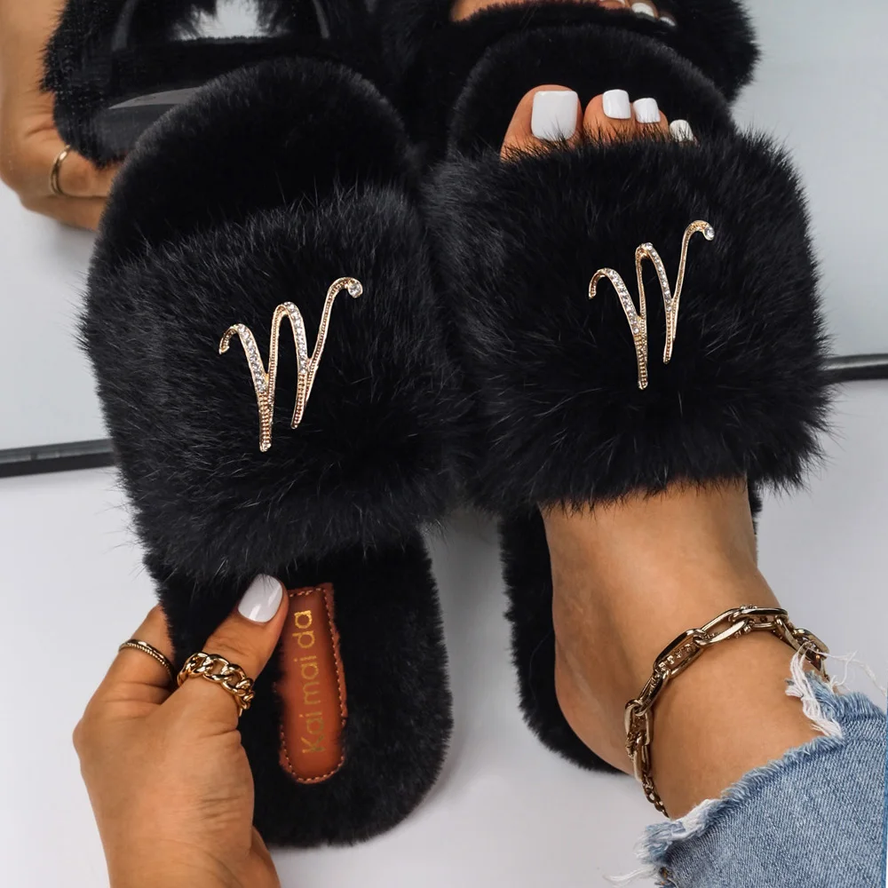 נעלי נשים הפרווה המזויפת מחליק מעצב האות M עיצוב פלטפורמה פרווה סנדלים פלאפי כפכפים אופנה נעלי נעלי יוקרה 2021
